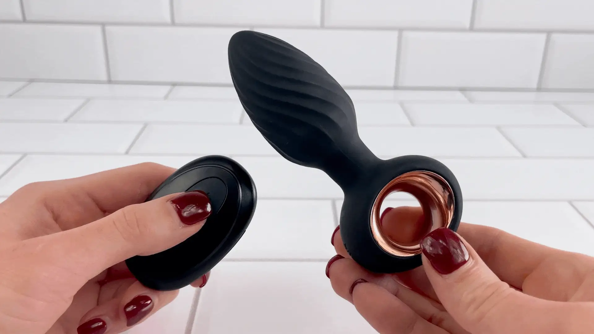 Gyrating Anal Plug w/ Remote Control - Image 4