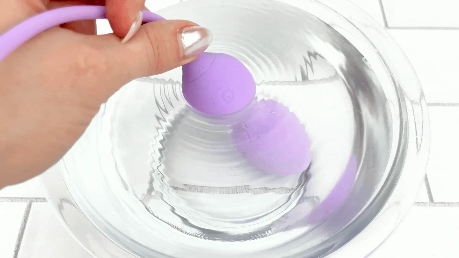 The Menina - Bouncing and Rolling Silicone Vibrating Kegel Exerciser with Remote - Image 5